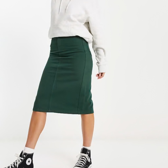 Urban Revivo midi cord skirt in green - Picture 1 of 6